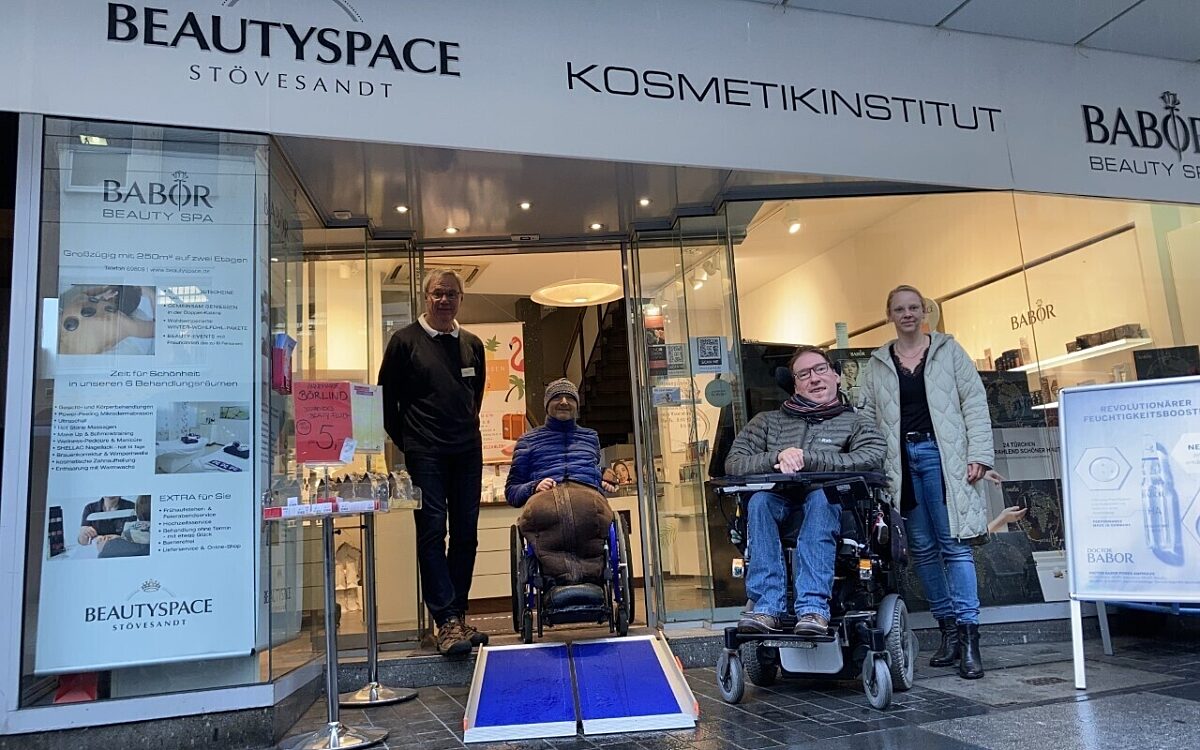 Rollstuhl Rampe Kaiserstrasse Geschäft Rollstuhl Rampe Kaiserstrasse Geschäft