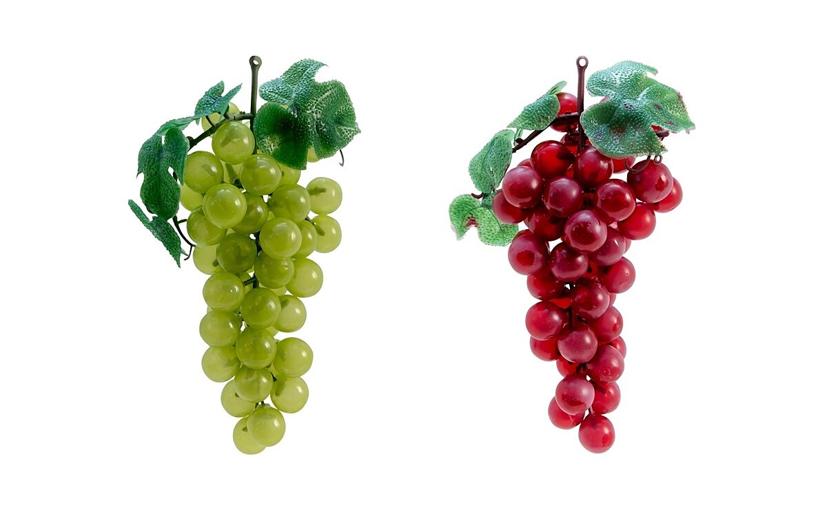 Diese Deko-Weintrauben sehen echten zum verwechseln ähnlich. Davor warnt jetzt der Hersteller Diese Deko-Weintrauben sehen echten zum verwechseln ähnlich. Davor warnt jetzt der Hersteller