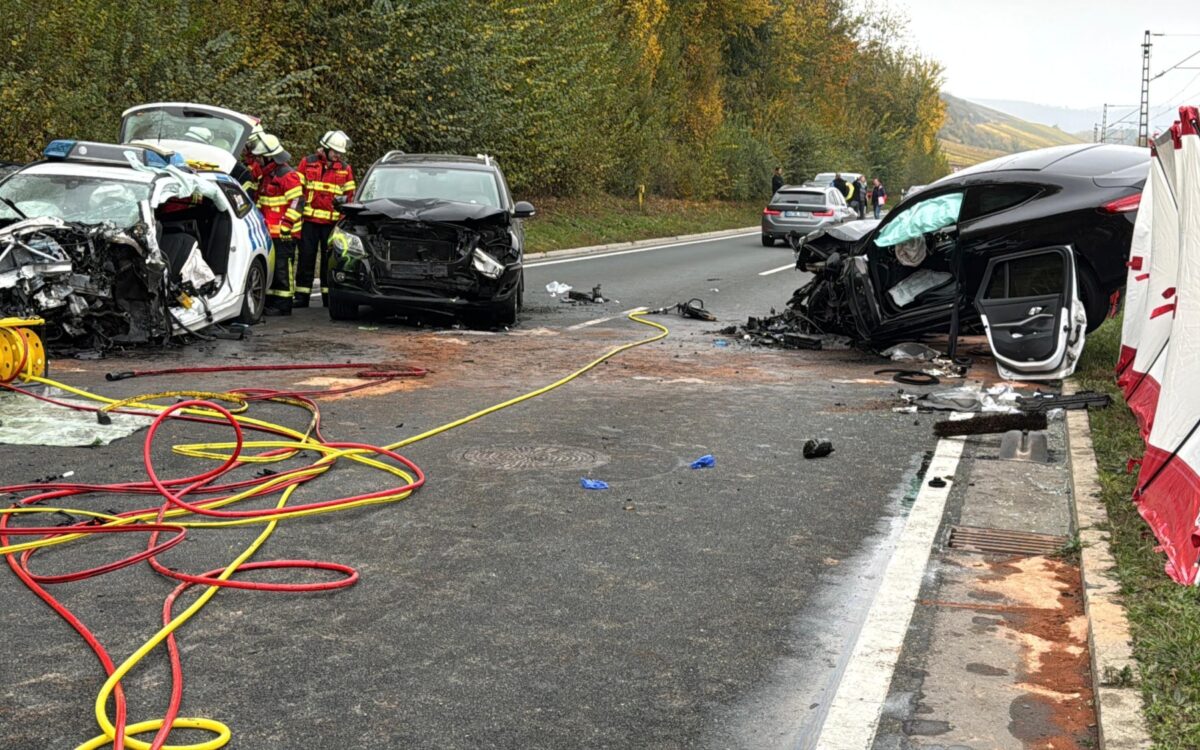 Unfall mit Polizeiauto Unfall mit Polizeiauto