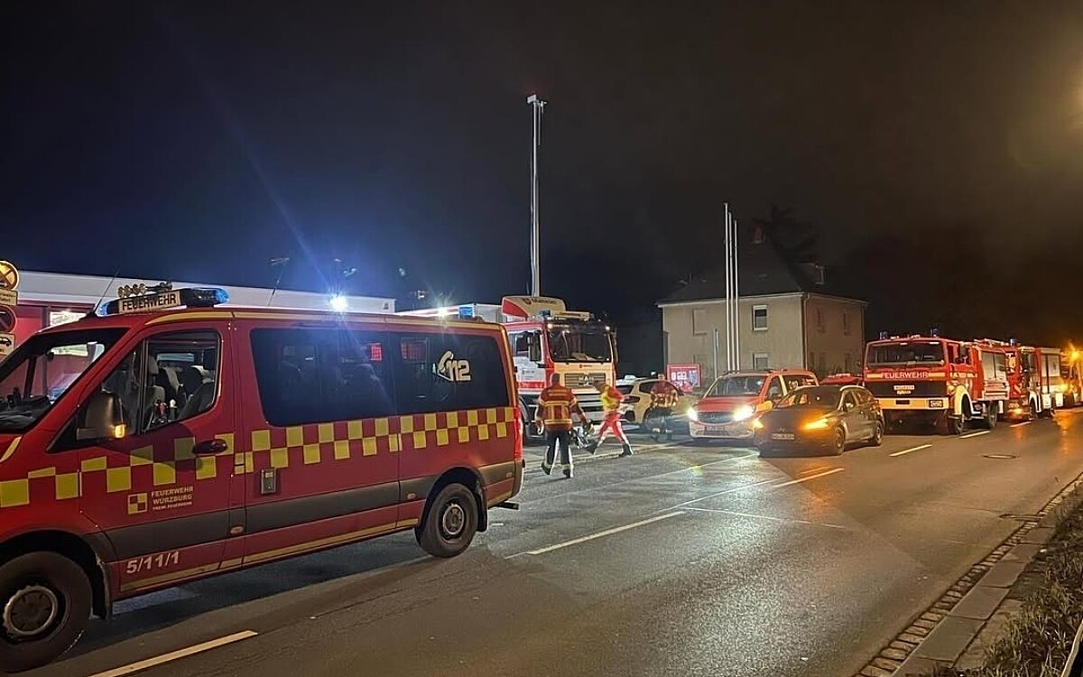 Einsatzkräfte bei der Suchaktion nach einer vermissten Frau in Würzburg-Heidingsfeld