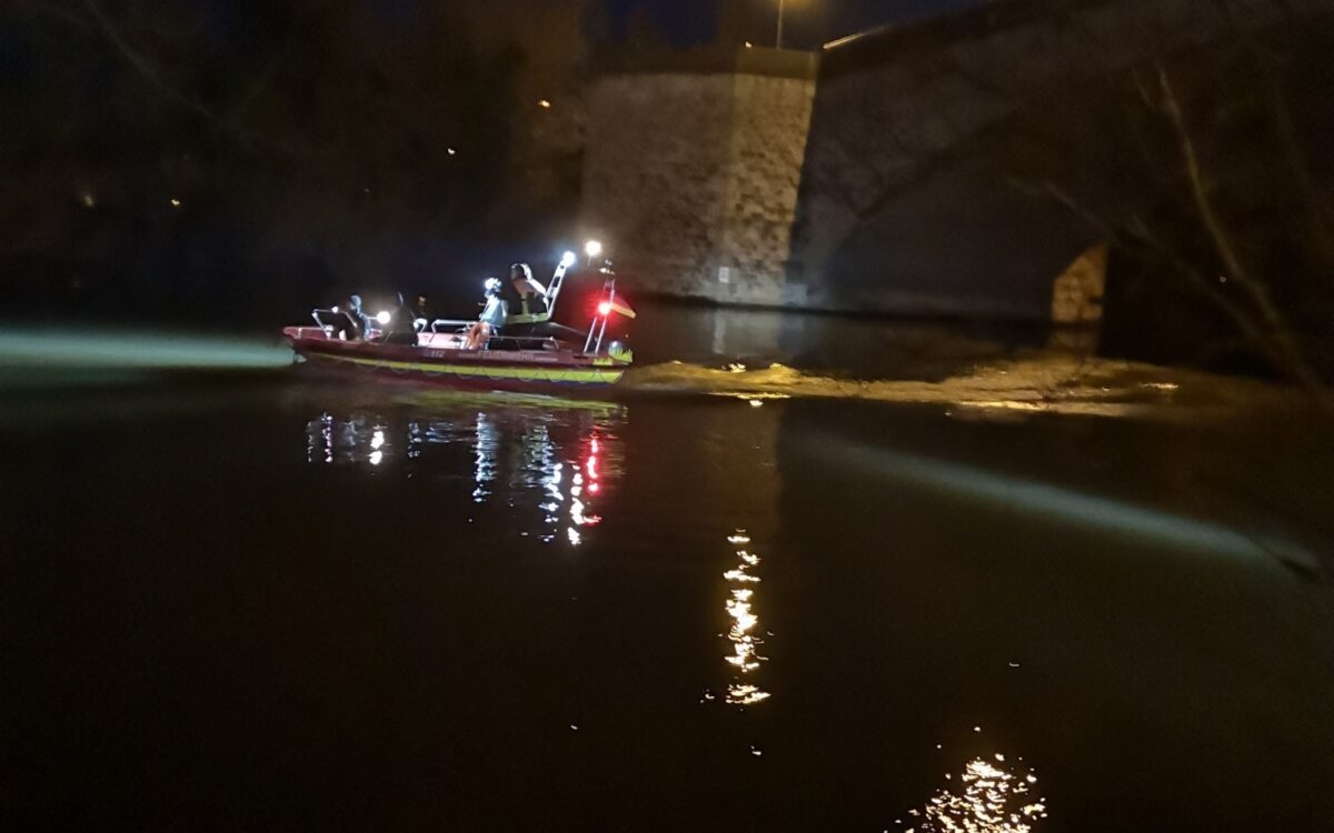 Der Einsatz, nachdem ein Mann in Kitzingen in den Main gestürzt ist Der Einsatz, nachdem ein Mann in Kitzingen in den Main gestürzt ist
