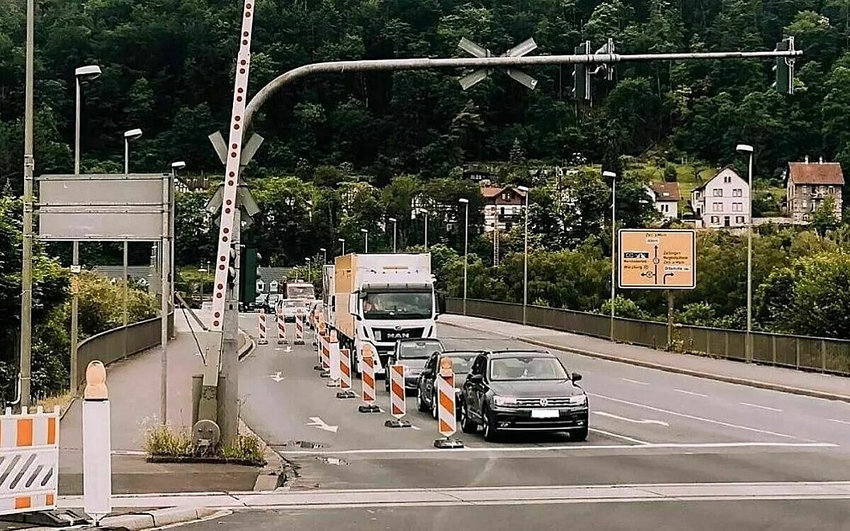 Eine Sperrung auf der Zellerbrücke sorgt für Stau Eine Sperrung auf der Zellerbrücke sorgt für Stau